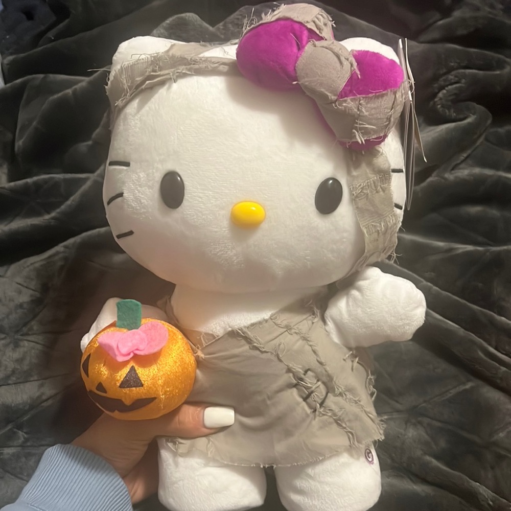 Side stepper Halloween mummy Hello Kitty. Song: Harpsi